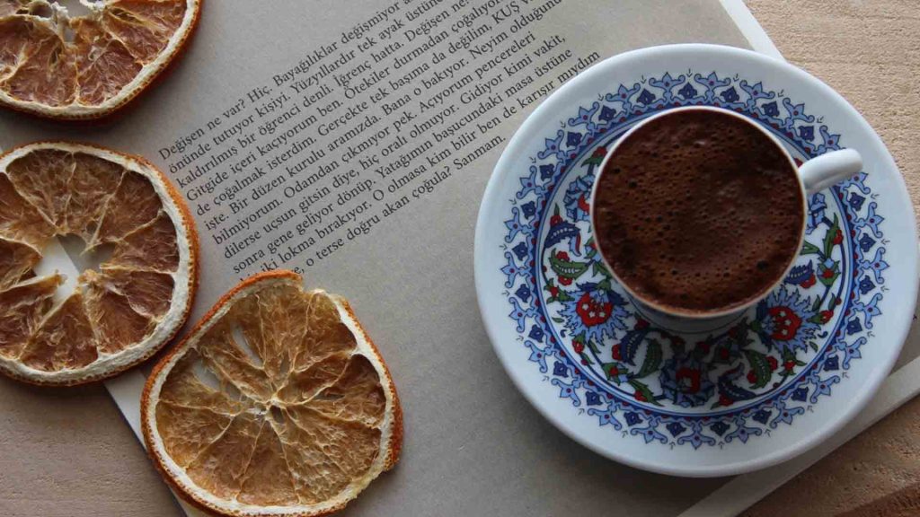 Kahve tarlalarında deniz dalgası sembolü